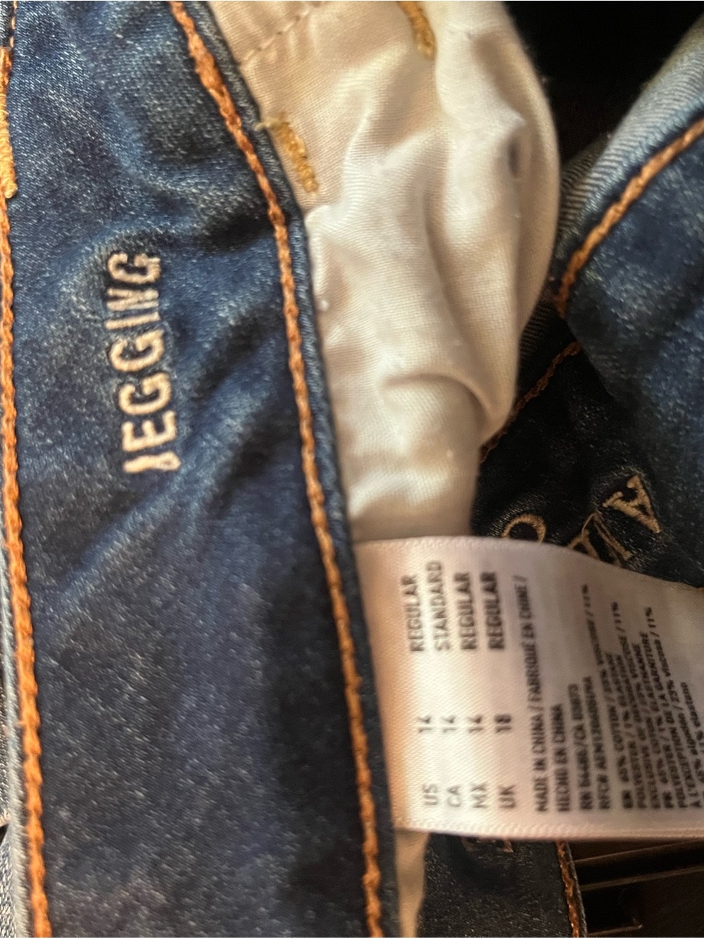 American Eagle Outfitters Women's Distressed Dark Blue Skinny Jeans - Picture 3 of 4